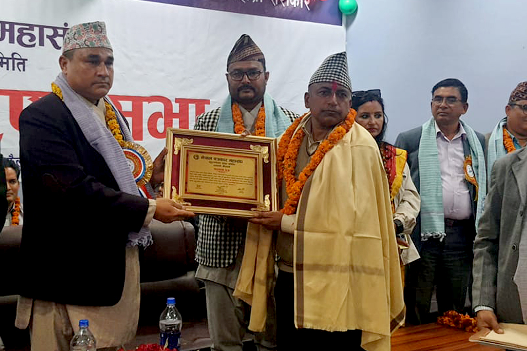 बैतडीका अग्रज तथा बरिष्ठ पत्रकार पाण्डेय सम्मानित